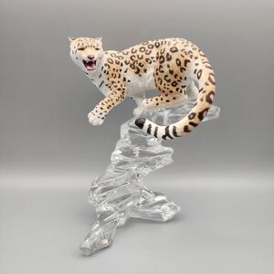 Franklin Mint Porcelain Snow Leopard Cat Figure Sculpture Statue On Crystal